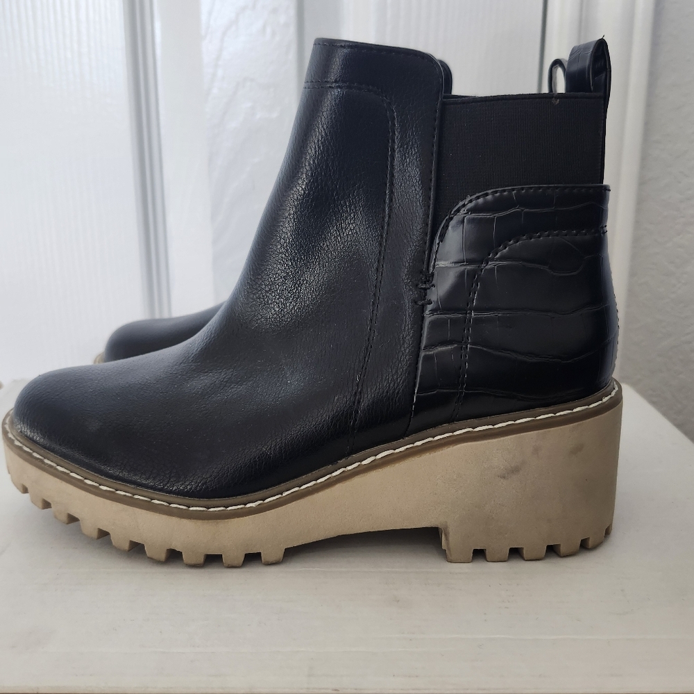 Women's DV Size 5.5 Black Ankle Boots
